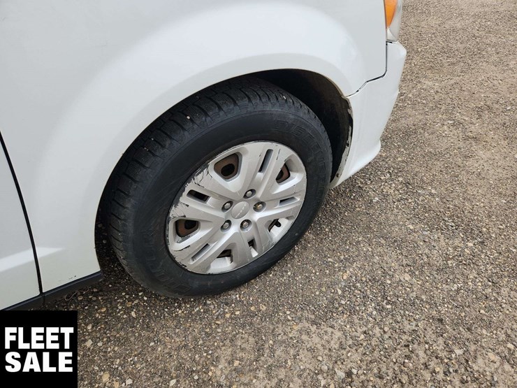 2016-dodge-grand-caravan-image-12