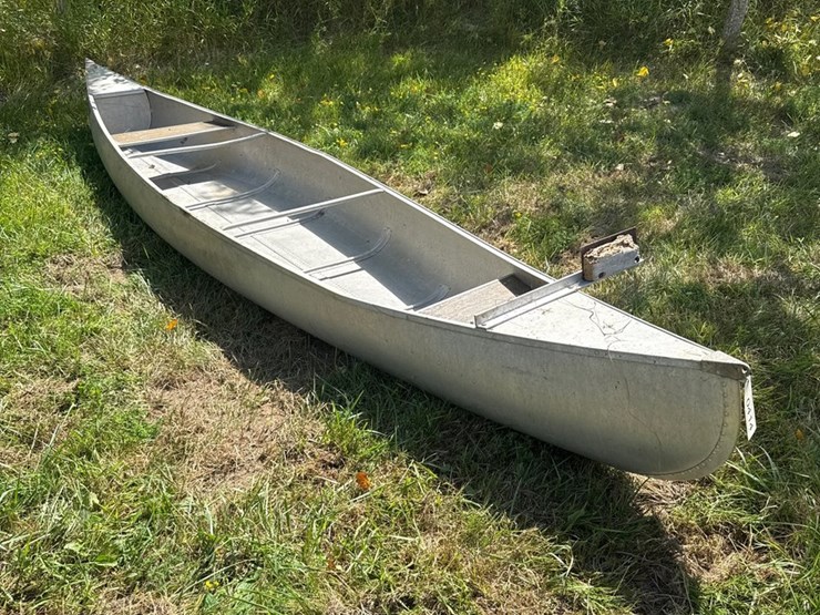 #414-•-17-foot-aluminum-canoe-image-1