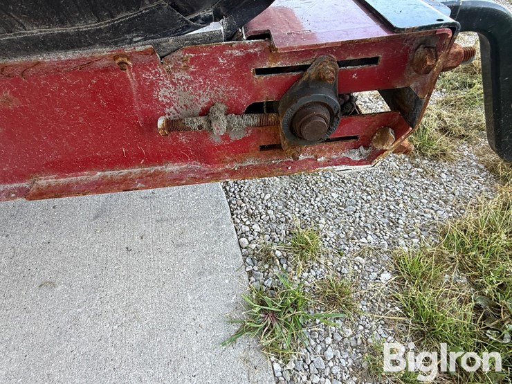 2022-universal-industries-1537-field-loader-self-propel-belt-conveyor-image-14