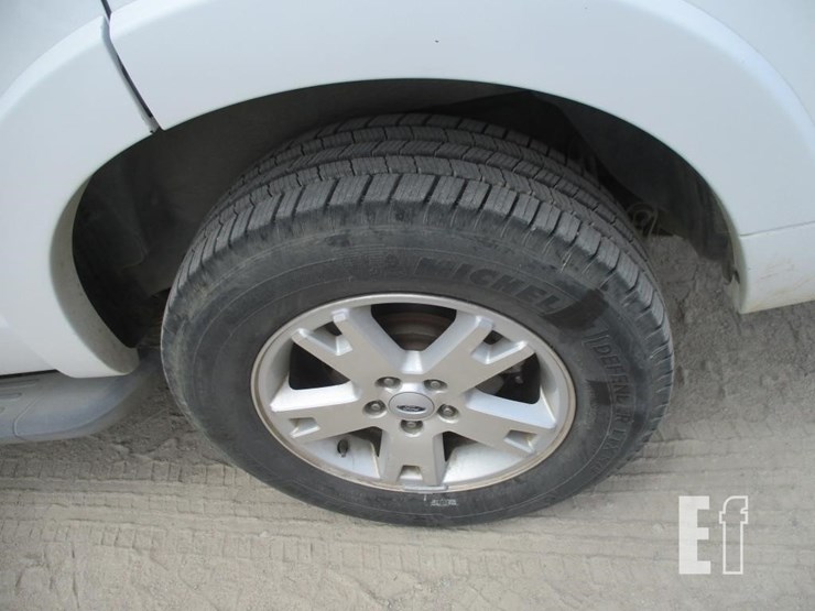 2010-ford-explorer-xlt-image-17
