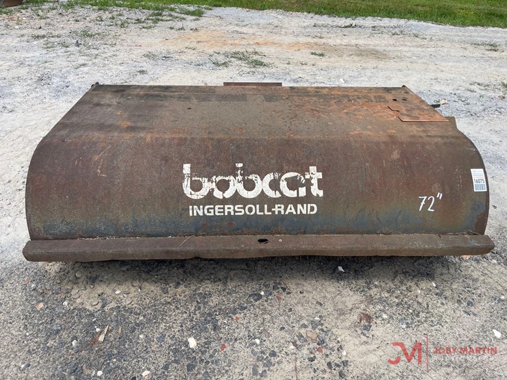 bobcat-72"-sweeper-skid-steer-attachment-image-8