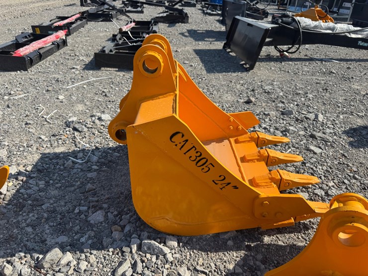 caterpillar-24-image-7
