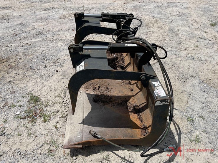 71"-hydraulic-grapple-bucket-skid-steer-attachment-image-6