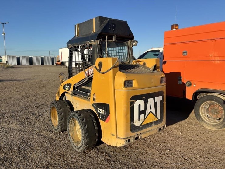 2014-caterpillar-226b3-image-4