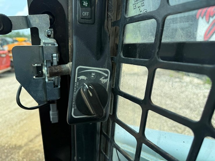 2020-bobcat-s740-image-21