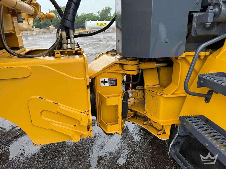 2013-deere-250d-image-16