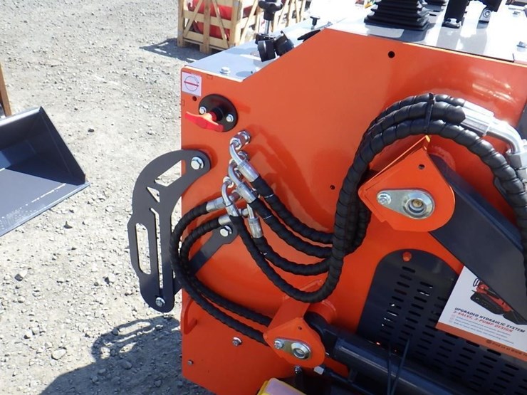 2026-tpm-t460-skid-steer-tracked-loader-image-8