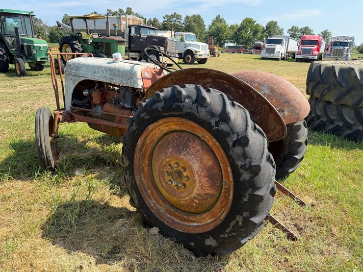 ford-tractor-image-4