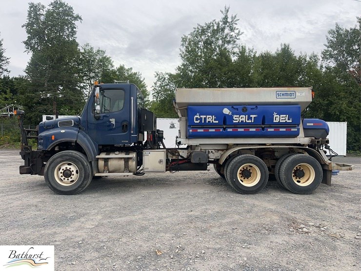 2010-freightliner-m2-106-image-8