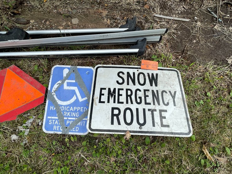 #6164-•-malone-rail-system-with-signs-image-3