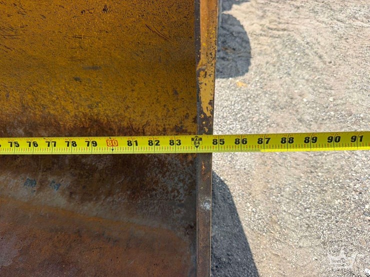 2017-deere-310l-image-37