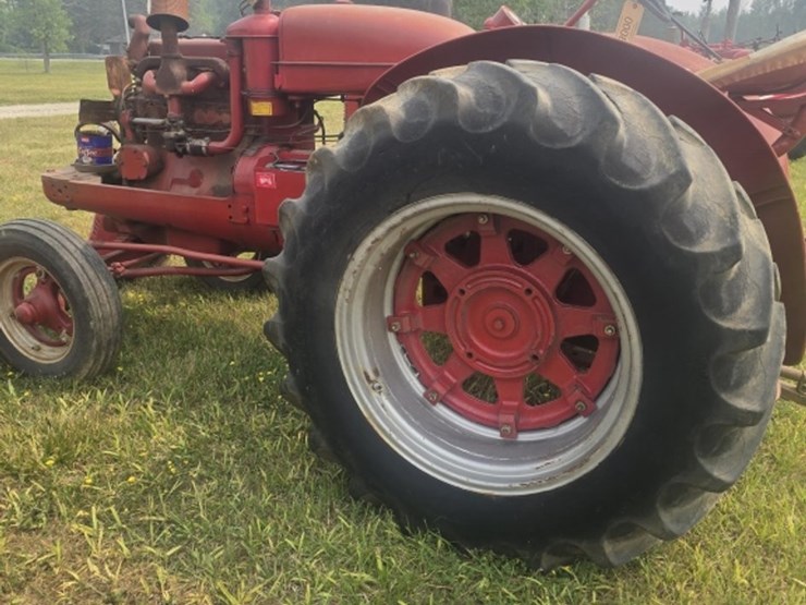 #8-•-mccormic-w6-vintage-tractor-image-2