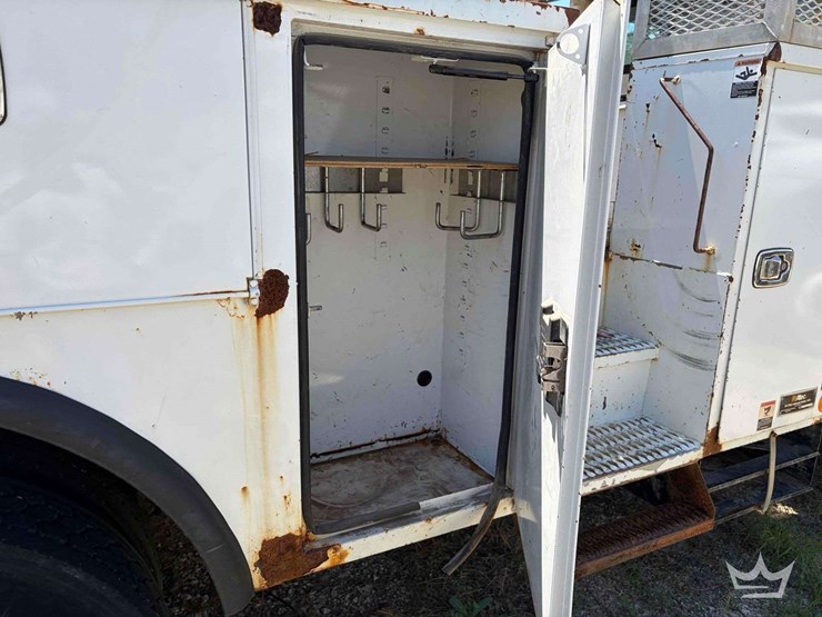 2018-freightliner-m2-106-image-25