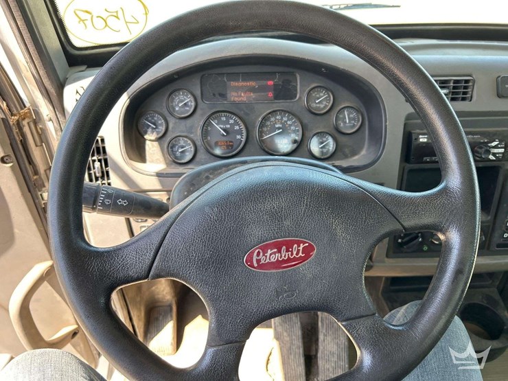 2017-peterbilt-337-image-16