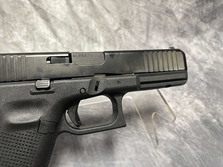 #10868-•-glock-model-17,-9mm-luger-semi-auto-pistol,-sn:-albx074-image-6