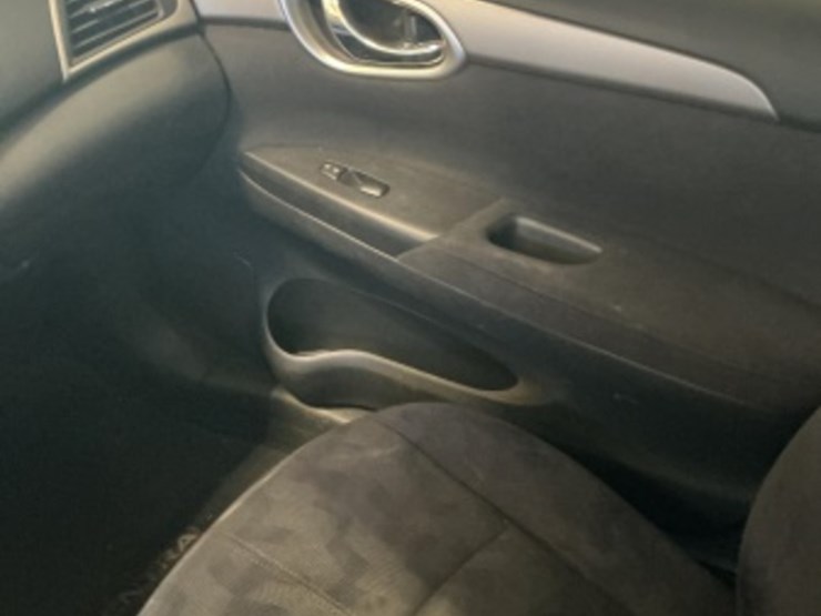 2013-nissan-sentra-sdn-image-19