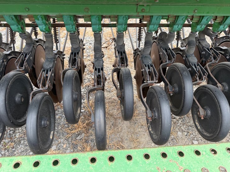 john-deere-450-image-9