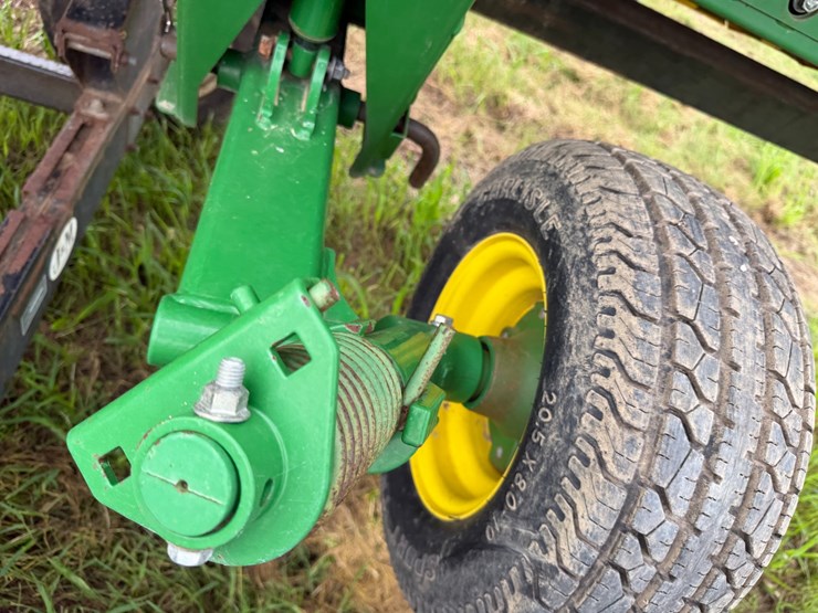 2015-john-deere-630d-image-10
