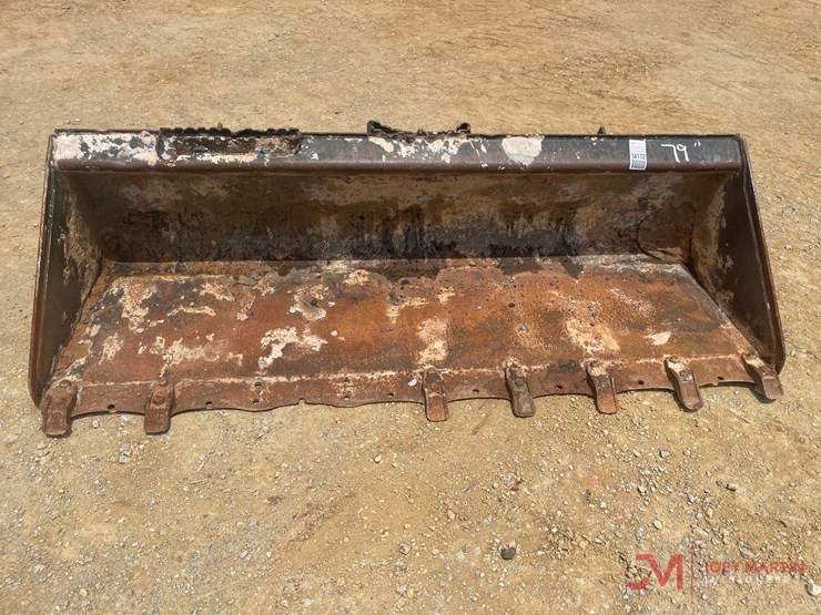 cat-79"-tooth-bucket-skid-steer-attachment-image-6
