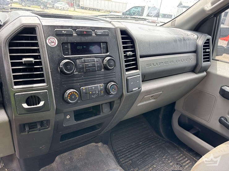 2017-ford-f350-image-19
