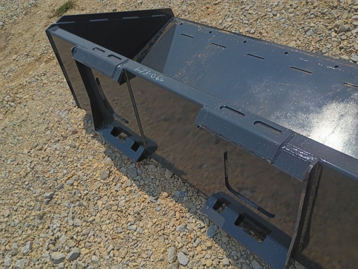#l73-065-•-wolverine-72"-bucket-skid-steer-attachment-image-6