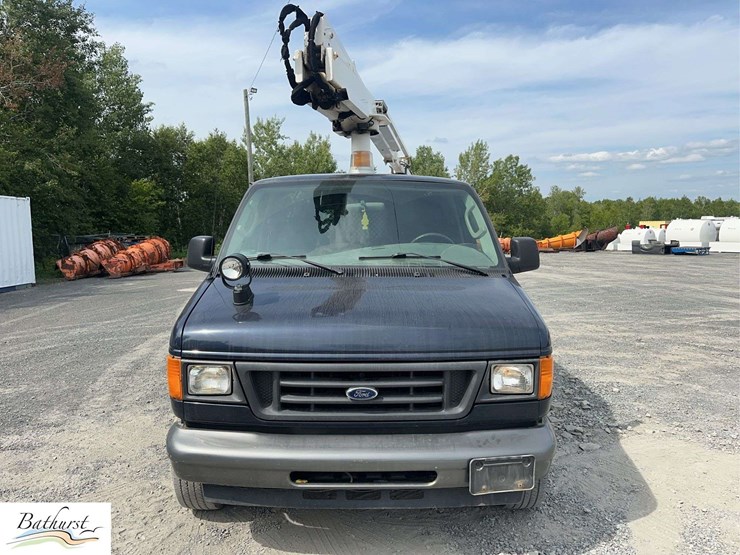 2006-ford-econoline-350-image-2