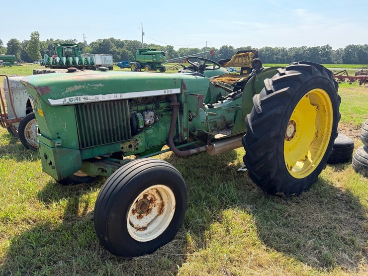1972-john-deere-820-image-1