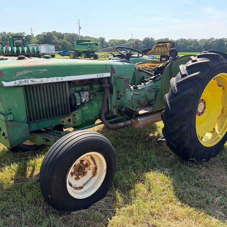 1972 JOHN DEERE 820