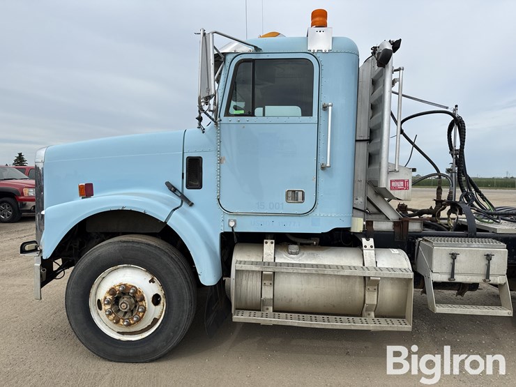 2000-freightliner-fld120sd-tri/a-day-cab-truck-tractor-w/wet-kit-image-18