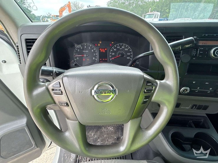 2017-nissan-nv2500hd-image-17