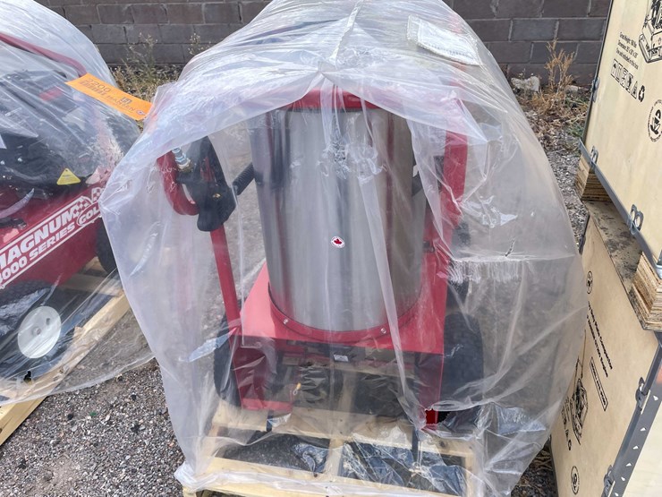 #2200-•-magnum-4000-gold-power-washer-image-2