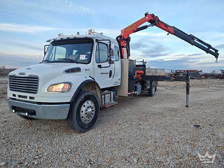 2014-freightliner-m2-106-image-1