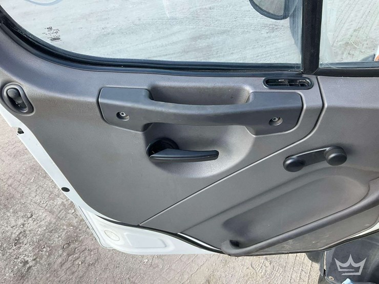 2016-freightliner-114sd-image-13