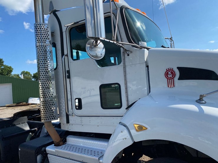 2018-kenworth-t440-image-12