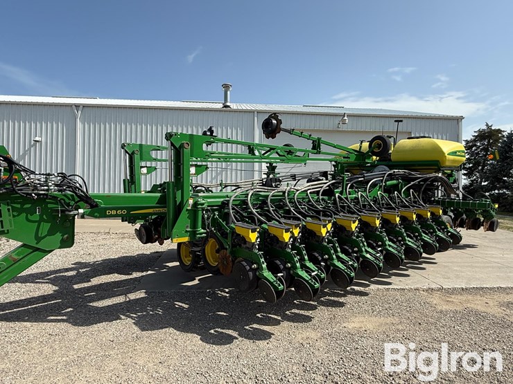 2021-john-deere-db60-image-7