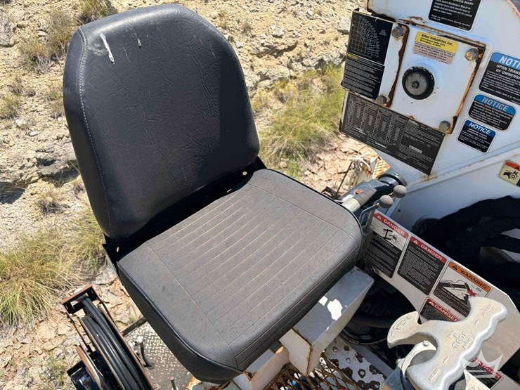 2018-freightliner-m2-106-image-32