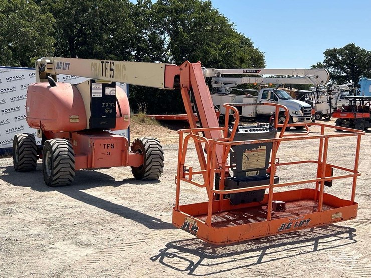 2008-jlg-800aj-4x4-86ft.-articulating-boom-lift-image-4