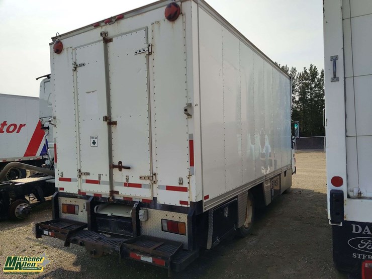 2002-gmc-w5500-image-4