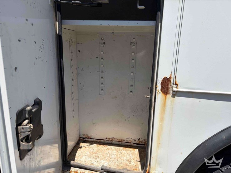 2018-freightliner-m2-106-image-20