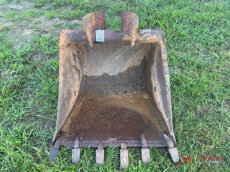 28"-tooth-excavator-bucket-image-8