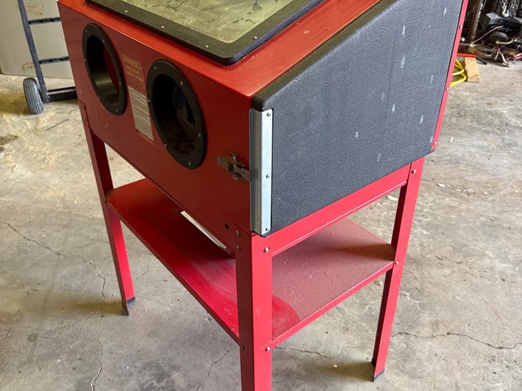 #75-•-central-pneumatic-steel-blast-cabinet-image-5