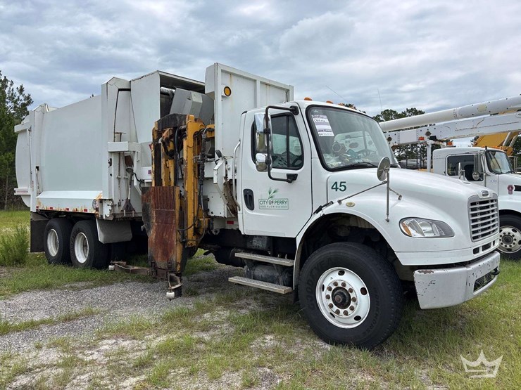 2019-freightliner-m2-106-image-2