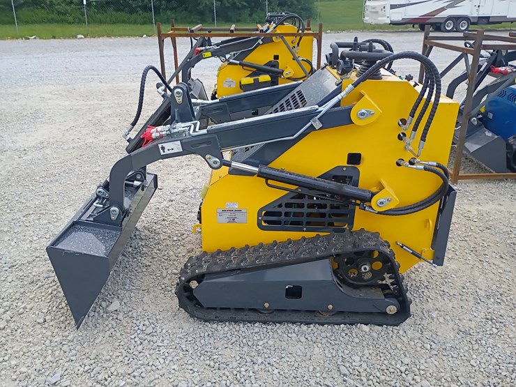 #l63-005-•-2026-zjg-380-mini-skid-steer-image-1