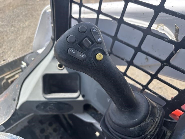 2019-bobcat-t770-image-25