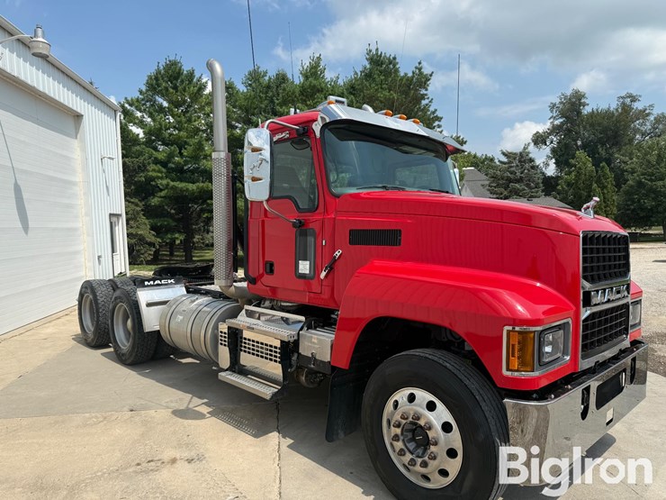2023-mack-pinnacle-64t-image-3