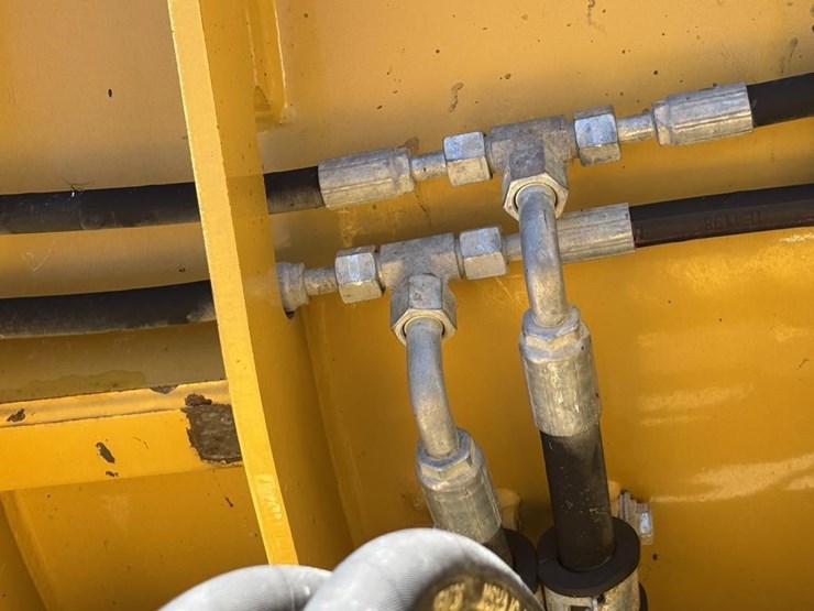 2012-caterpillar-420f-image-16