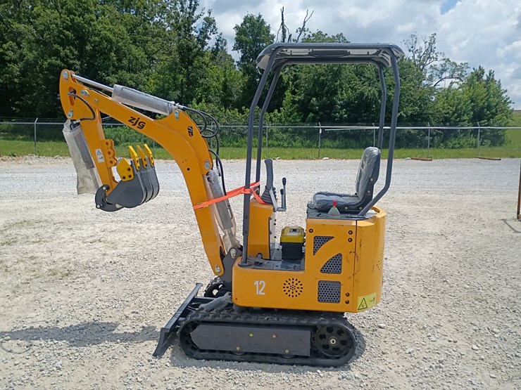 #l63-002-•-2026-zjg-12-mini-excavator-image-1
