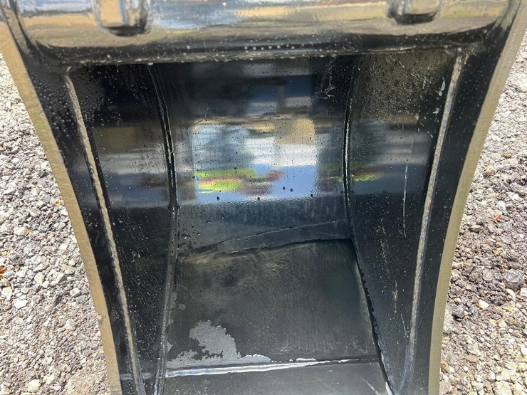 18”-quick-attach-excavator-bucket-for-kx57-image-6