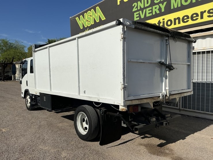 2009-isuzu-nqr-image-7