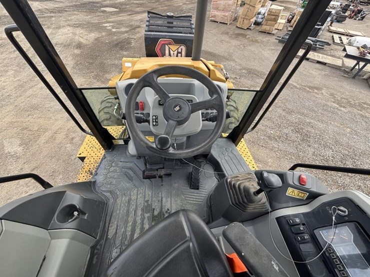 2022-caterpillar-430-image-30